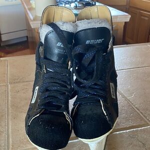 Bauer Black Kids  Winter Hockey Skates with White Plush Lining